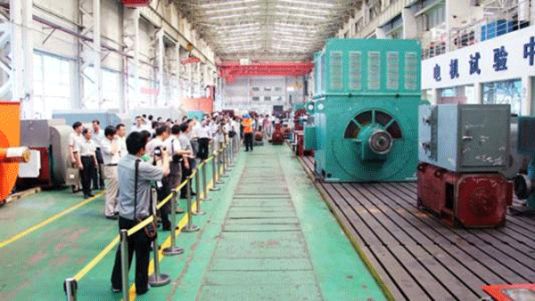 西安泰富西瑪電機成功開發YR系列4500KW大型廢鋼鐵破碎電機。 西安泰富西瑪電機成功開發YR系列4500KW大型廢鋼鐵破碎電機。