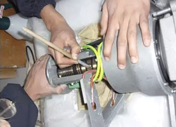西安電機廠關于電機滑環的維護保養方法分享。 西安電機廠關于電機滑環的維護保養方法分享。